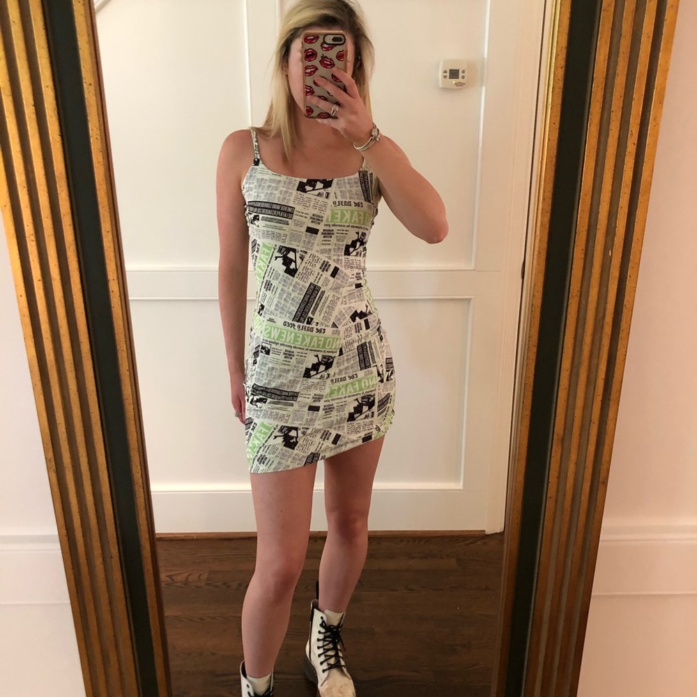 NWT BOOHOO NEWSPRINT BODYCON DRESS SZ 6